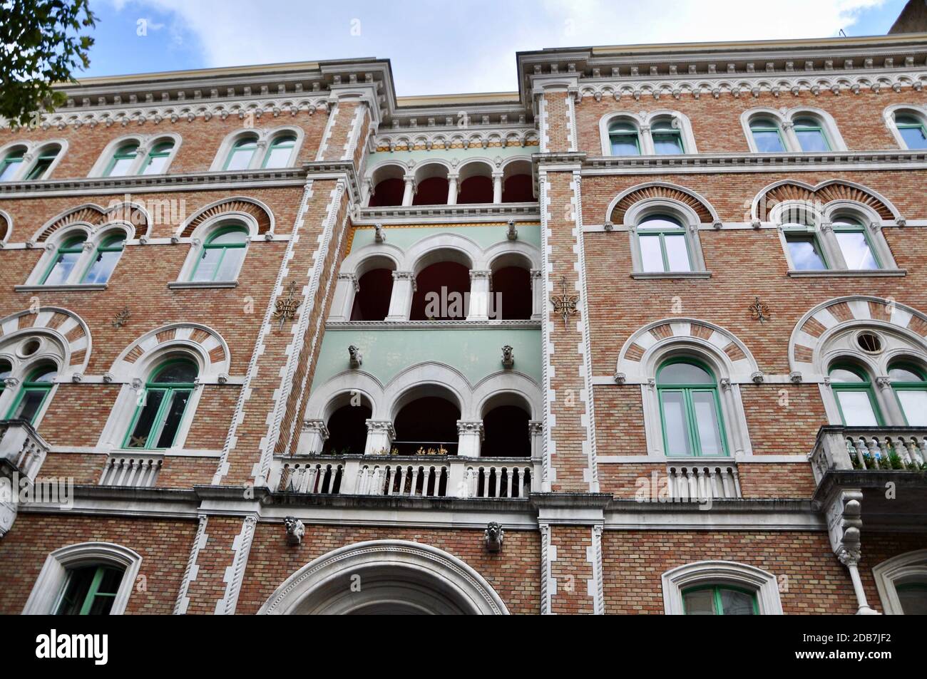 Rijeka, Kroatien 2020. Robert Whitehead`s Palast wird wegen architektonischer Assoziationen zu den venezianischen Gothics als „Venice House“ bezeichnet. Es wurde gebaut Stockfoto